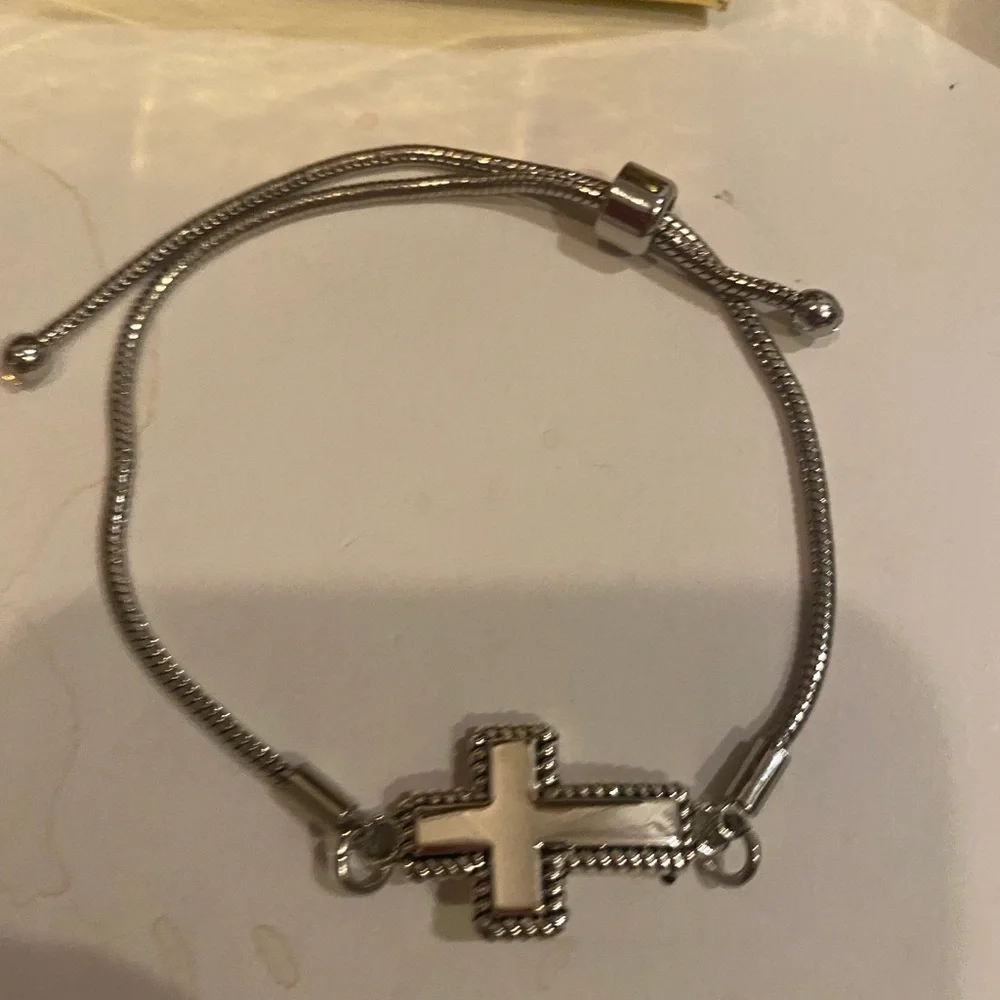 True to form Sterling Silver Cross bolo closure Bracelet - New n gift box